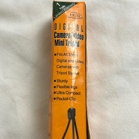 Digital Concepts Black Mini Tripod 4.75” Tall -NOS - Picture 4 of 4